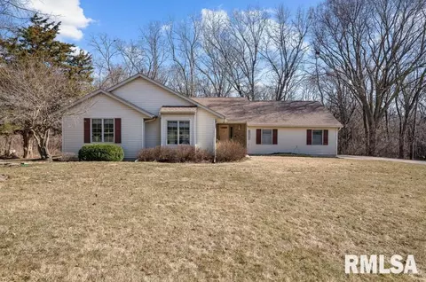 13053 82nd Ave, Blue Grass, IA 52726