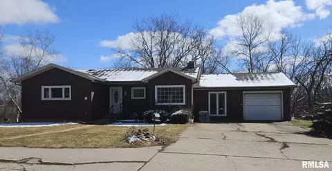 8300 Edwards Rd, Geneseo, IL 61254