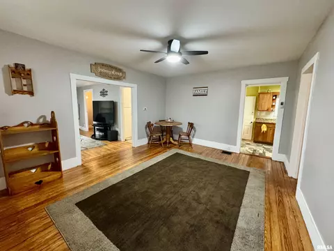 1407 15th St, Viola, IL 61486 photo 4