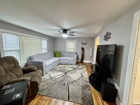 1407 15th St, Viola, IL 61486 photo 2