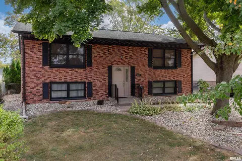 4614 47th St, Moline, IL 61265