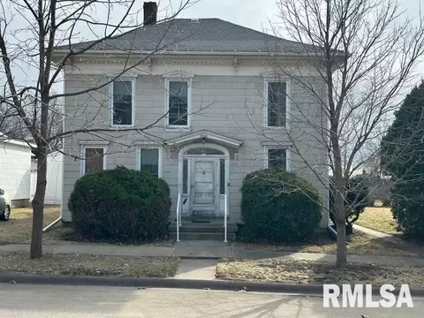 2341 N 6th St, Clinton, IA 52732
