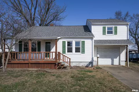 1714 W Chestnut St, Marion, IL 62959