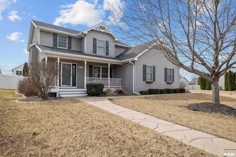409 W Pinehurst Dr, Eldridge, IA 52748