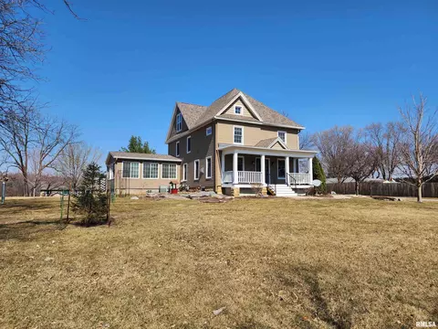 2708 E 46th St, Davenport, IA 52807