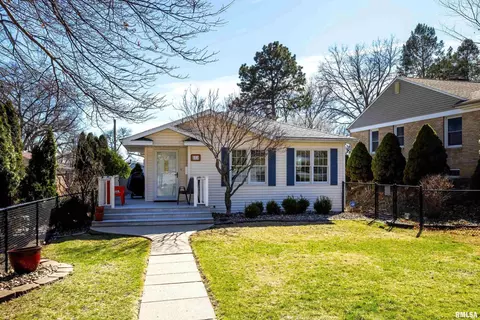 223 Custer Ter, Bettendorf, IA 52722