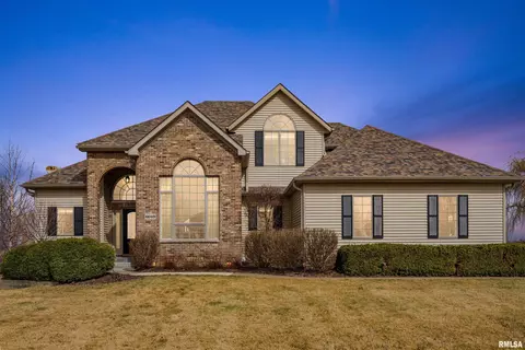 6049 Whispering Hill Dr, Bettendorf, IA 52722
