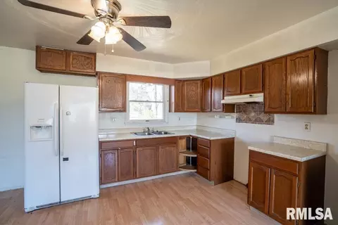 1101 S 22nd St, Herrin, IL 62948 photo 6