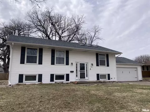 4514 Warren St, Davenport, IA 52806