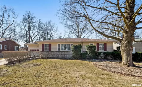 1033 E Boston Ave, Monmouth, IL 61462