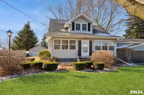 3237 W Locust St, Davenport, IA 52804