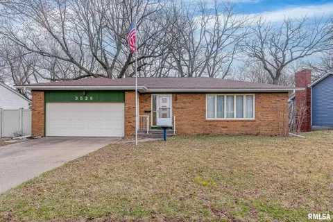 3529 N Elmwood Ave, Davenport, IA 52806