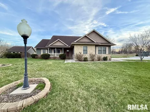 1200 Wildflower Ln, Herrin, IL 62948