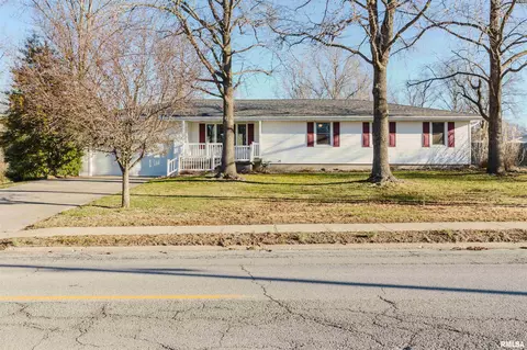 210 W 12th St, Johnston City, IL 62951