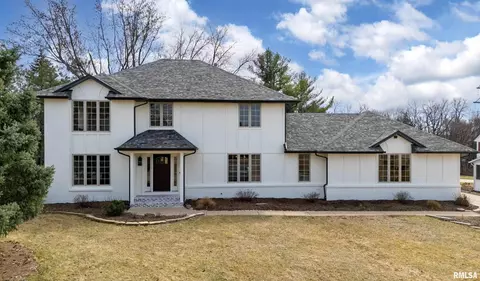 3320 E Ridge Dr, Bettendorf, IA 52722