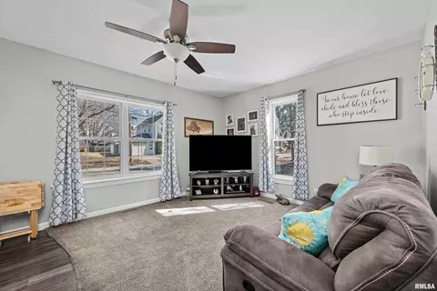 309 E Winfield St, Morrison, IL 61270 photo 4