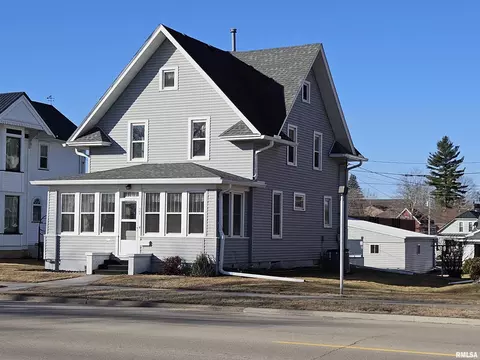 404 N Riverview St, Bellevue, IA 52031