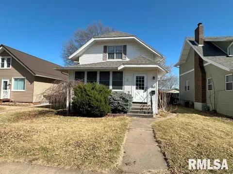 813 N 3rd St, Clinton, IA 52732