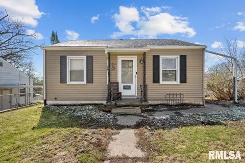 3141 Fairview St, Davenport, IA 52804