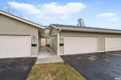 3085 Parkwild Dr, Bettendorf, IA 52722