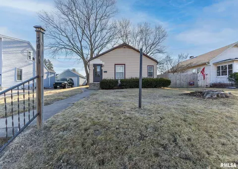 3011 N 3rd St, Clinton, IA 52732