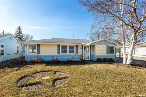 514 14th Ave, Silvis, IL 61282