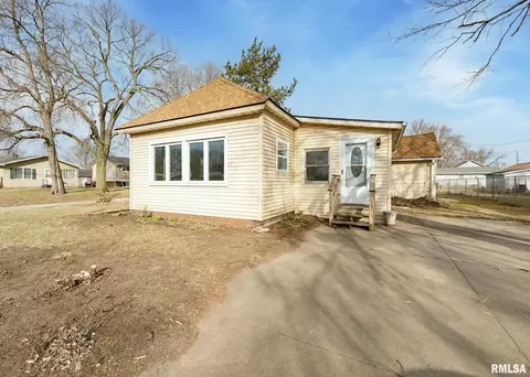 502 7th Ave, Camanche, IA 52730