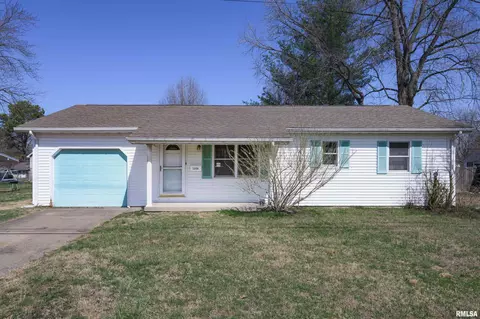 1208 E Boyton St, Marion, IL 62959