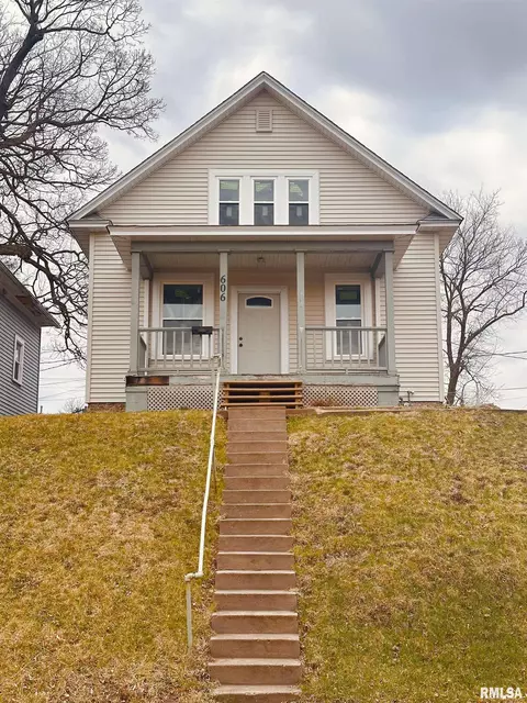 606 E 8th St, Davenport, IA 52803