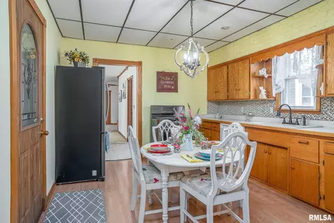 2425 Barker St, Clinton, IA 52732 photo 8