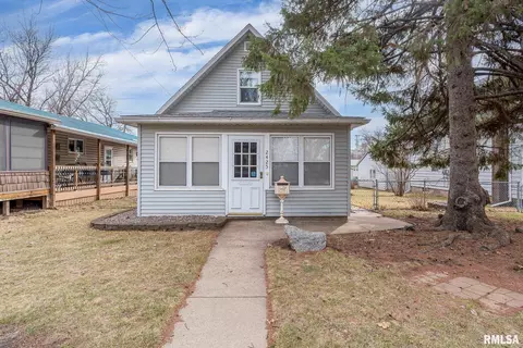 2425 Barker St, Clinton, IA 52732