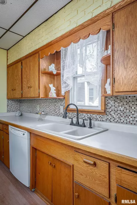 2425 Barker St, Clinton, IA 52732 photo 10