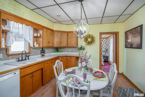 2425 Barker St, Clinton, IA 52732 photo 9