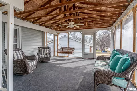2425 Barker St, Clinton, IA 52732 photo 4
