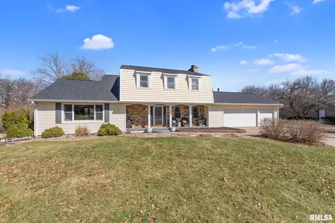 3075 Quail Ridge Rd, Bettendorf, IA 52722