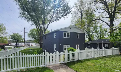 22690 282nd Ave, Le Claire, IA 52753
