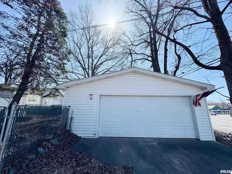 1001 S 14th St, Herrin, IL 62948 photo 3
