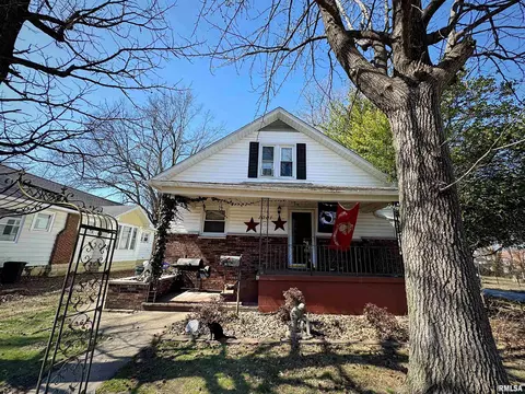 1001 S 14th St, Herrin, IL 62948