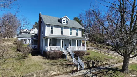 717 11th Ave, Fulton, IL 61252