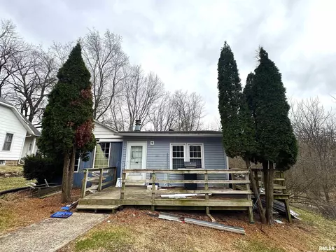 502 E 2nd St, Maquon, IL 61458