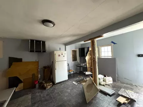 502 E 2nd St, Maquon, IL 61458 photo 7