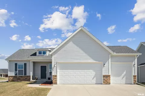 7085 Grove Xing, Bettendorf, IA 52722