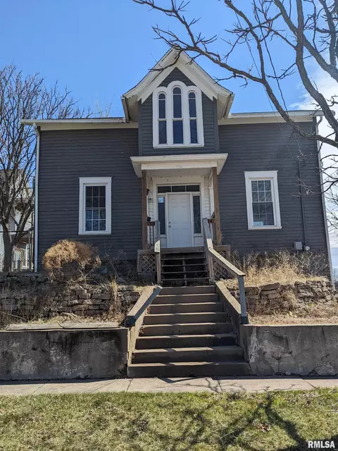 229 Washington St, Davenport, IA 52802