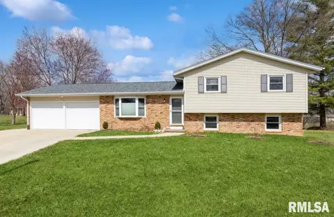 14 Park Avenue Ct, Park View, IA 52748