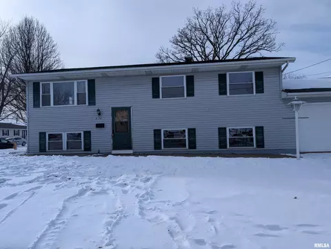 6804 Wilkes Ave, Davenport, IA 52806