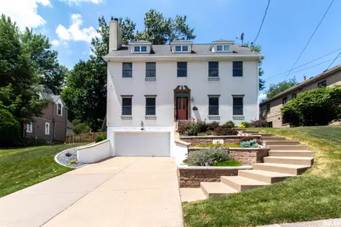 216 Hillcrest Ave, Davenport, IA 52803