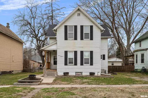 718 N Howell St, Davenport, IA 52802