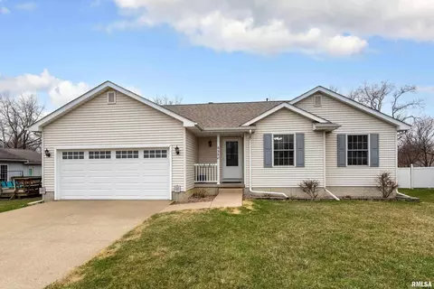 6350 High Point Ct, Davenport, IA 52806