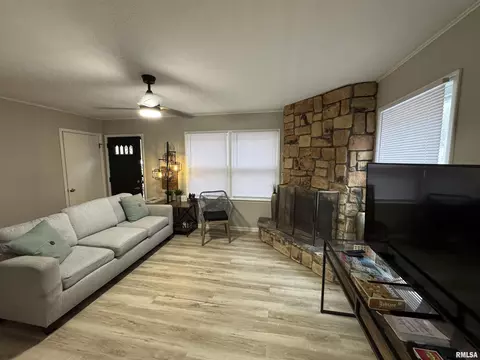 523 37th St, Moline, IL 61265 photo 5