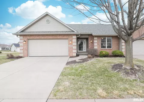 1356 33rd Avenue Cir, Silvis, IL 61282